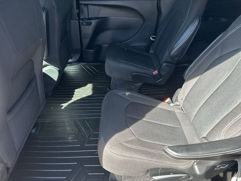 Used 2021 Chrysler Pacifica Touring w/ S Appearance Package FWD image 20