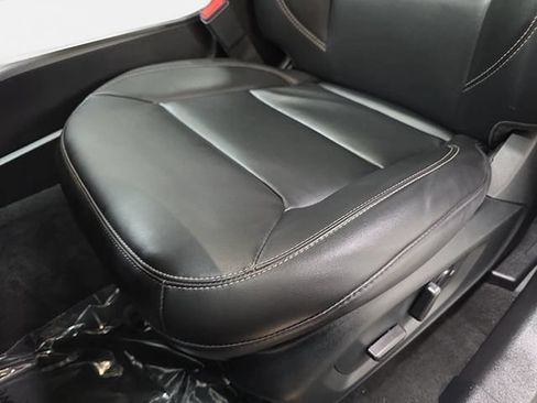 Used 2023 Ford Explorer XLT w/ Equipment Group 202A AWD/4WD image 27