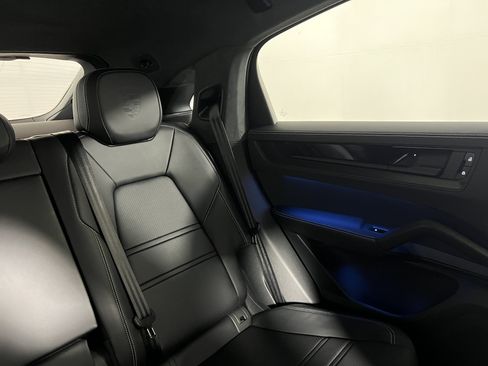 Certified 2026 Porsche Cayenne GTS AWD/4WD image 17