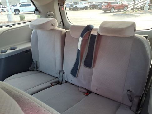 Certified 2020 Toyota Sienna LE w/ Carpet Mat Package image 11