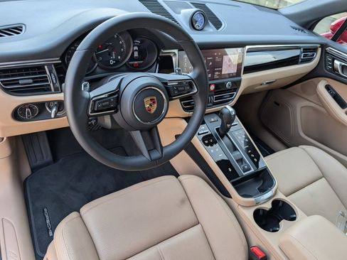 Certified 2026 Porsche Macan image 4