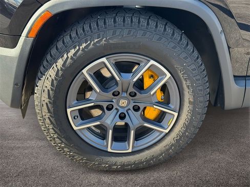Used 2022 Rivian R1T Adventure image 8