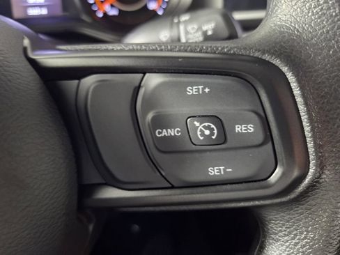 Used 2025 Jeep Gladiator Sport AWD/4WD image 16