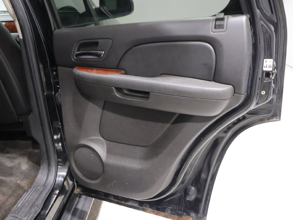 Used 2011 GMC Yukon SLT w/ SLT-2 Equipment Package AWD/4WD image 25