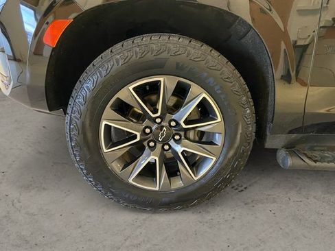 Used 2023 Chevrolet Tahoe Z71 w/ Z71 Off-Road Package image 15