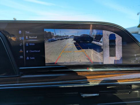 Used 2022 Cadillac Escalade Premium Luxury image 21