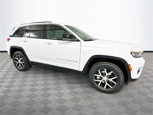 New 2025 Jeep Grand Cherokee Limited w/ Luxury Tech Group II image 3
