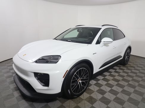 Used 2025 Porsche Macan 4 Electric AWD/4WD image 11