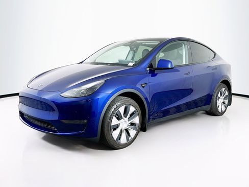 Used 2023 Tesla Model Y Long Range image 3