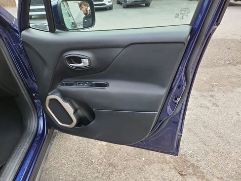 Used 2017 Jeep Renegade Latitude image 22