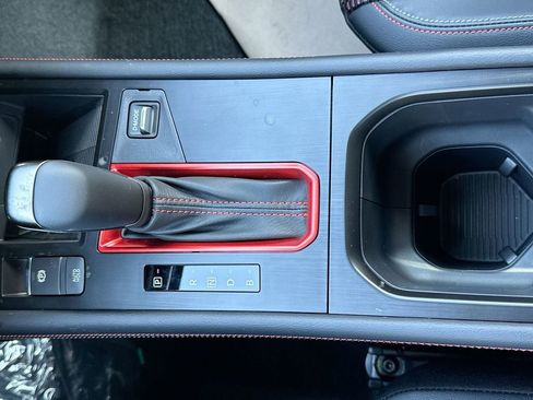 Certified 2025 Nissan Kicks SR image 32