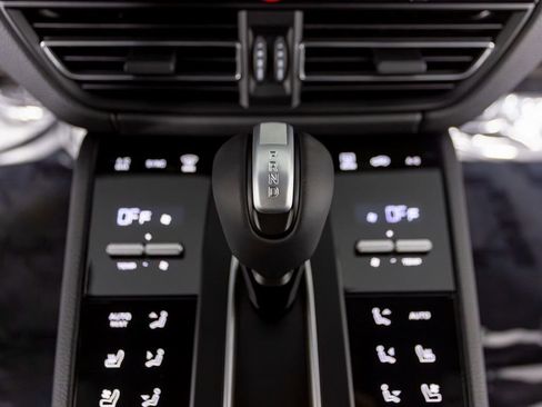 New 2026 Porsche Macan image 24