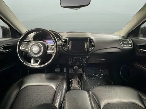 Used 2018 Jeep Compass Latitude w/ Popular Equipment Group FWD image 9