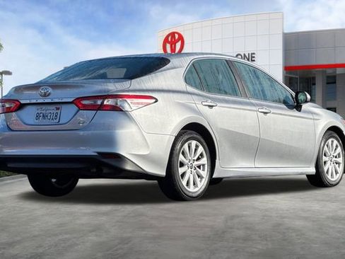 Certified 2018 Toyota Camry LE image 4