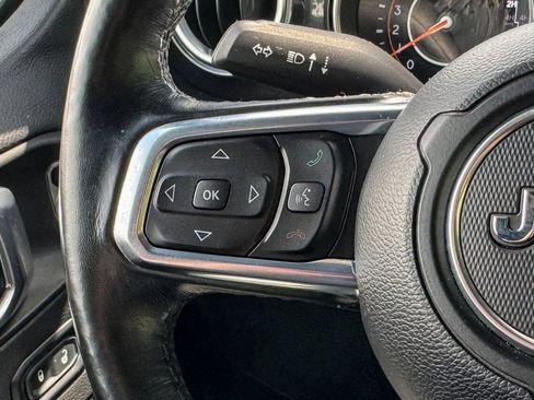 Used 2021 Jeep Wrangler Unlimited Sahara AWD/4WD image 33