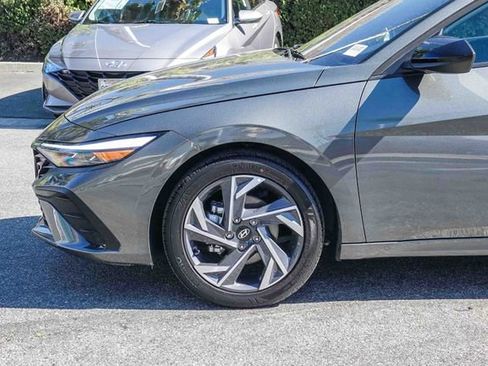 Certified 2025 Hyundai Elantra Sport FWD image 9