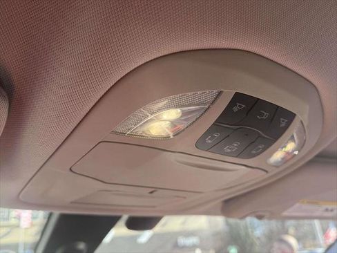 Used 2019 Chrysler Pacifica Touring-L image 27