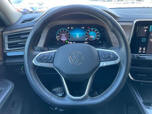 Used 2025 Volkswagen Atlas SE image 28