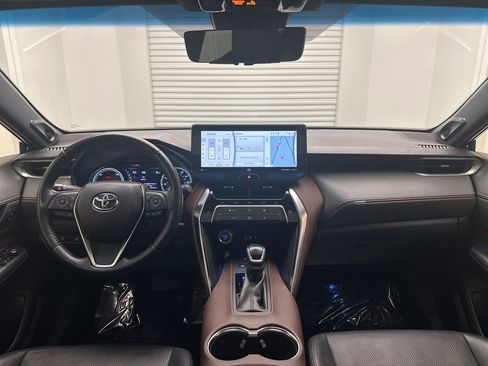 Used 2021 Toyota Venza Limited image 17