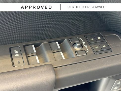 Used 2025 Land Rover Defender 130 X-Dynamic SE AWD/4WD image 13