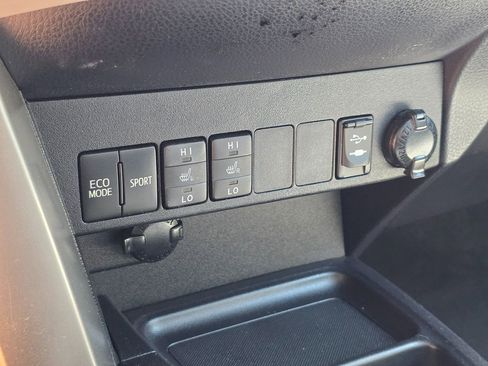 Used 2015 Toyota RAV4 Limited w/ Technology Package FWD image 39