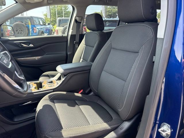 Used 2023 GMC Acadia SLE w/ Driver Convenience Package FWD image 9