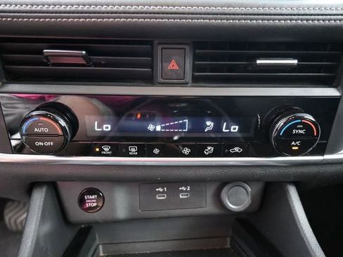 Used 2025 Nissan Rogue SV AWD/4WD image 24