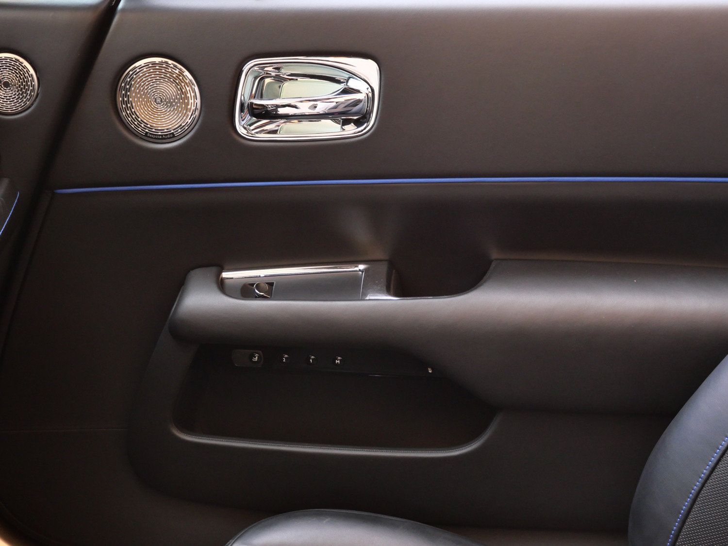 Used 2018 Rolls-Royce Dawn RWD image 11
