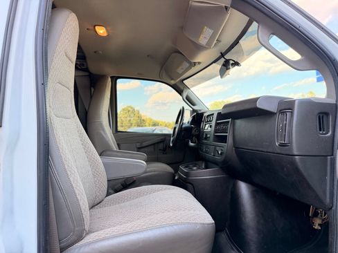 Used 2020 Chevrolet Express 2500 w/ Driver Convenience Package RWD image 21