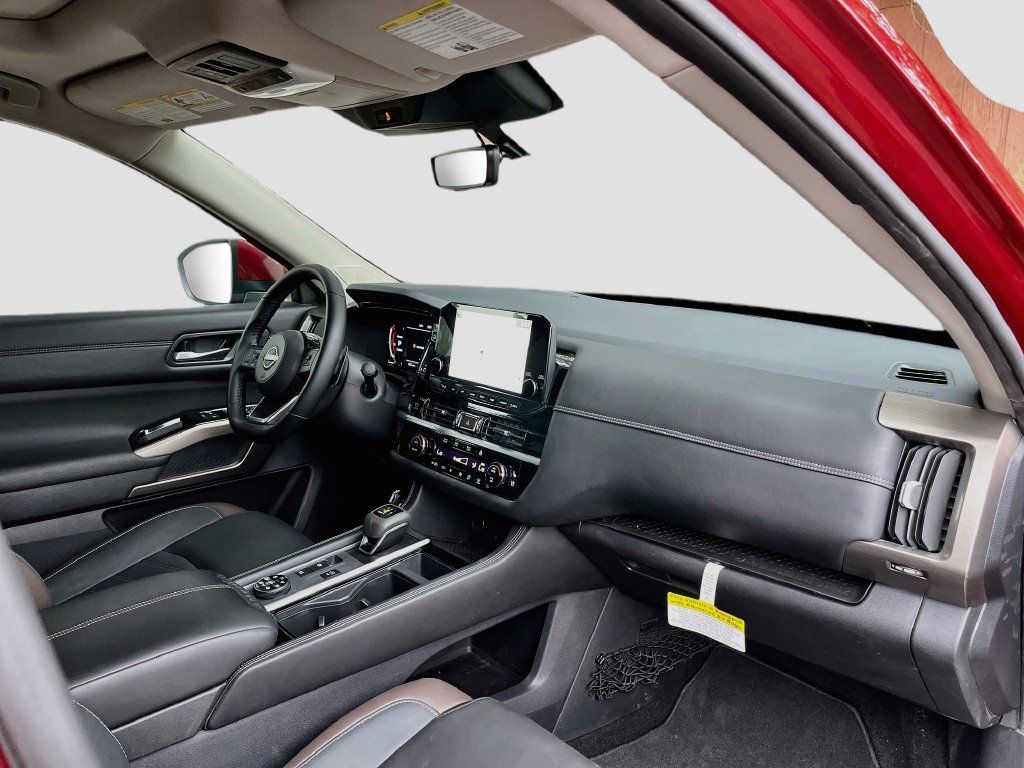 Used 2025 Nissan Pathfinder Platinum w/ Cargo Package AWD/4WD image 32