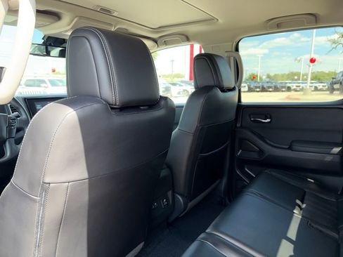 Used 2024 Nissan Frontier SL w/ Technology Package RWD image 26