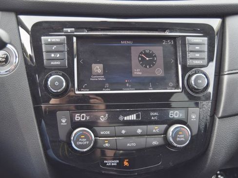Used 2018 Nissan Rogue SV AWD/4WD image 26