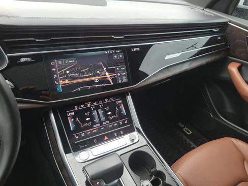 Used 2019 Audi Q8 Prestige w/ Adaptive Chassis Package AWD/4WD image 23