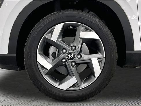 Used 2024 Hyundai Venue Limited FWD image 9