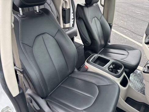 Used 2024 Chrysler Pacifica Touring-L w/ Road Tripper Package FWD image 37