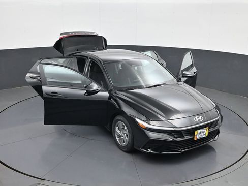 New 2026 Hyundai Elantra SE FWD image 29