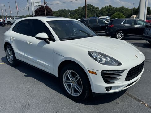 Used 2018 Porsche Macan AWD/4WD image 4