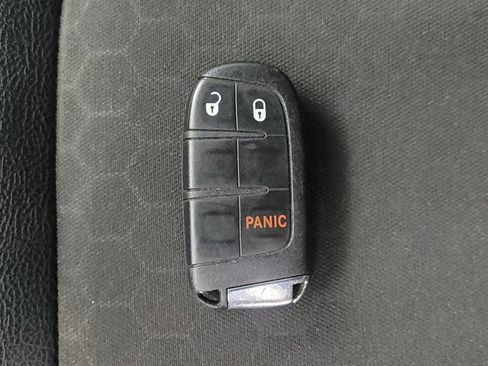 Used 2018 Jeep Compass Latitude AWD/4WD image 32
