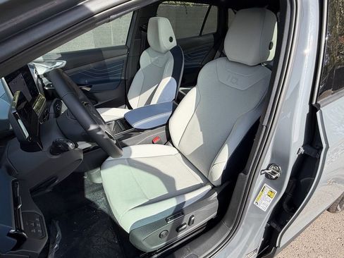 New 2025 Volkswagen ID.4 Pro S image 22