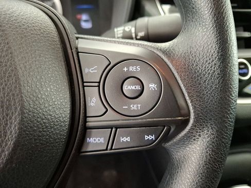 Used 2022 Toyota Corolla LE image 18