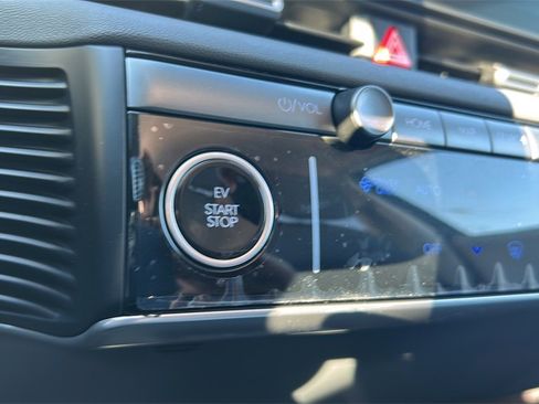 Certified 2025 Hyundai Ioniq 5 SE image 25