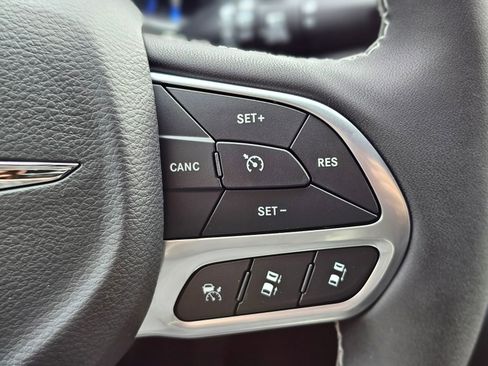 New 2026 Chrysler Pacifica Select FWD image 17