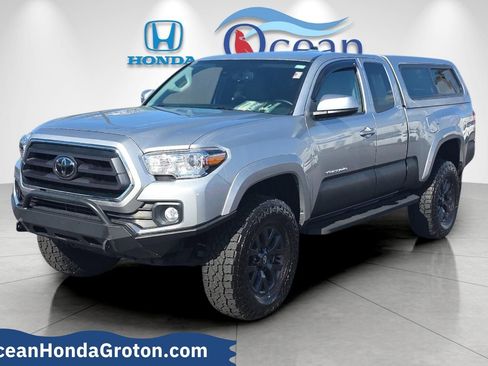 Used 2022 Toyota Tacoma SR5 AWD/4WD image 1