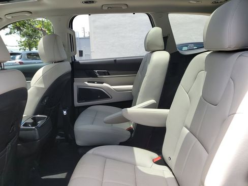 Used 2021 Kia Telluride SX w/ Towing Package FWD image 15