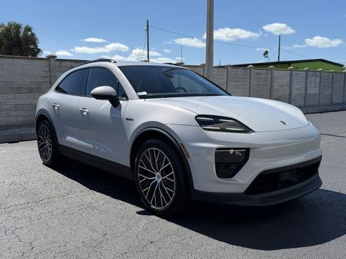 New 2026 Porsche Macan Electric image 8