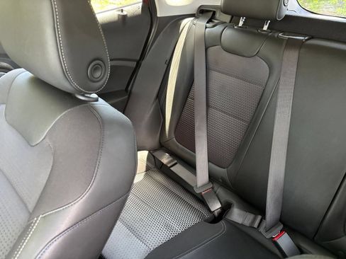 Used 2025 Chevrolet Trax LT FWD image 40
