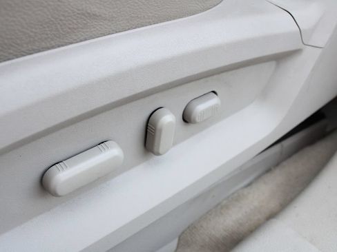 Used 2012 Lincoln MKX AWD image 3