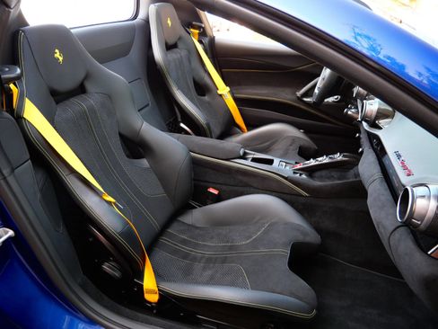 Used 2023 Ferrari 812 GTS RWD image 34