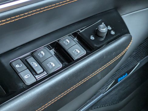 Used 2022 Jeep Grand Wagoneer Series III AWD/4WD image 21