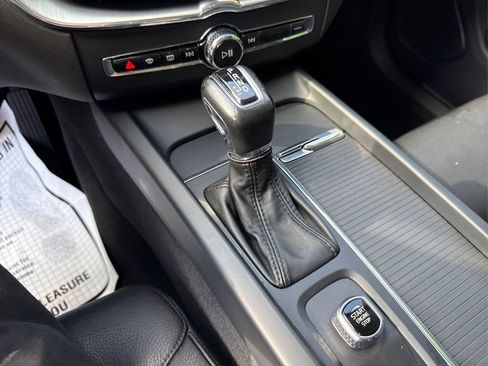 Used 2018 Volvo XC60 T5 Momentum w/ Vision Package image 35